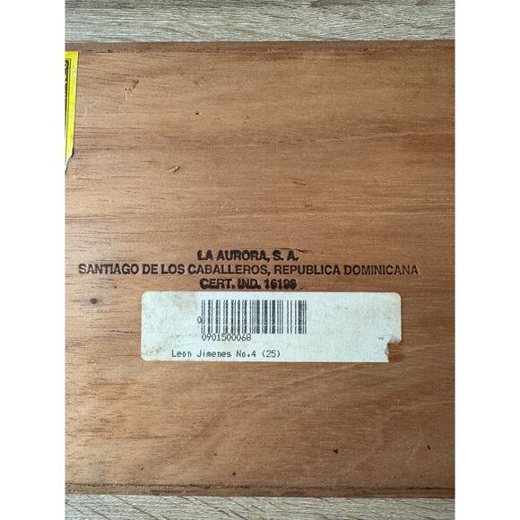 Leon Jimenes No. 4 Wooden Cigar Box - Picture 9 of 9